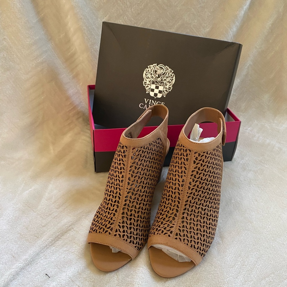 Vince Camuto Sandy Natural, Size 10w, New with box